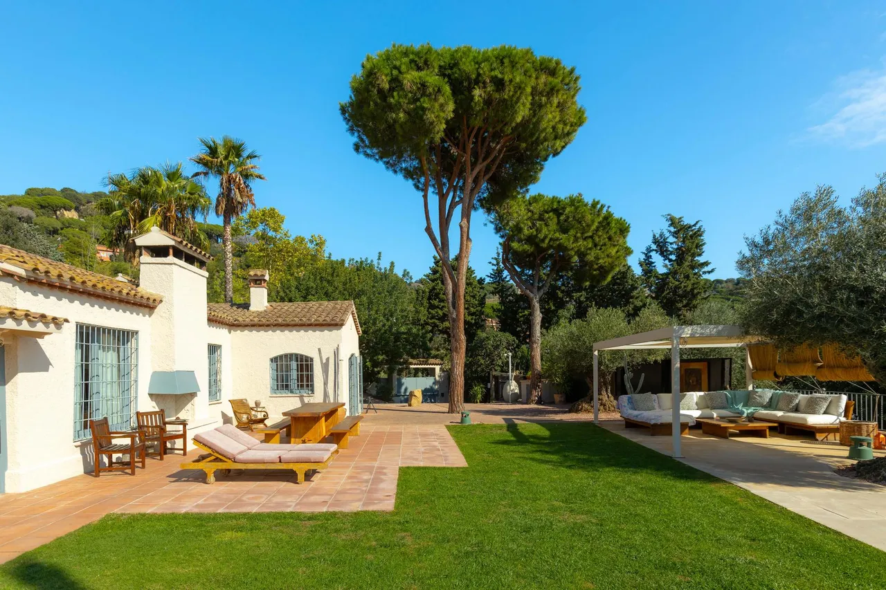 living - Casa / villa de 592m² con 5,406m² de jardín en venta en Cabrera de Mar - gallery - 4