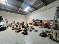 logistics - Activités / Bureaux À Louer - gallery thumbnail - 2