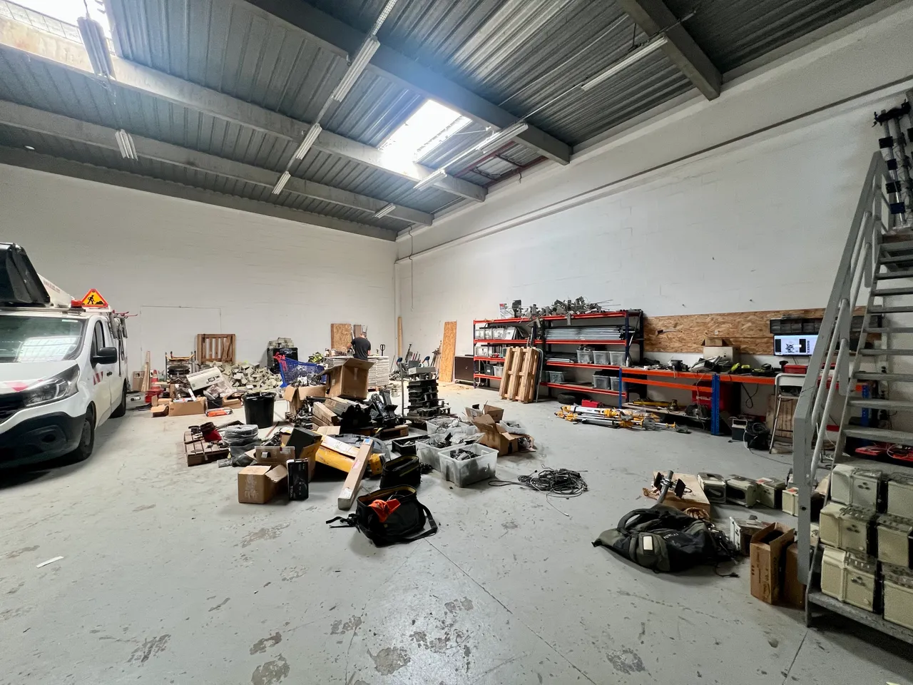 logistics - Light Industrial Premises / Offices For Rent - gallery - 2