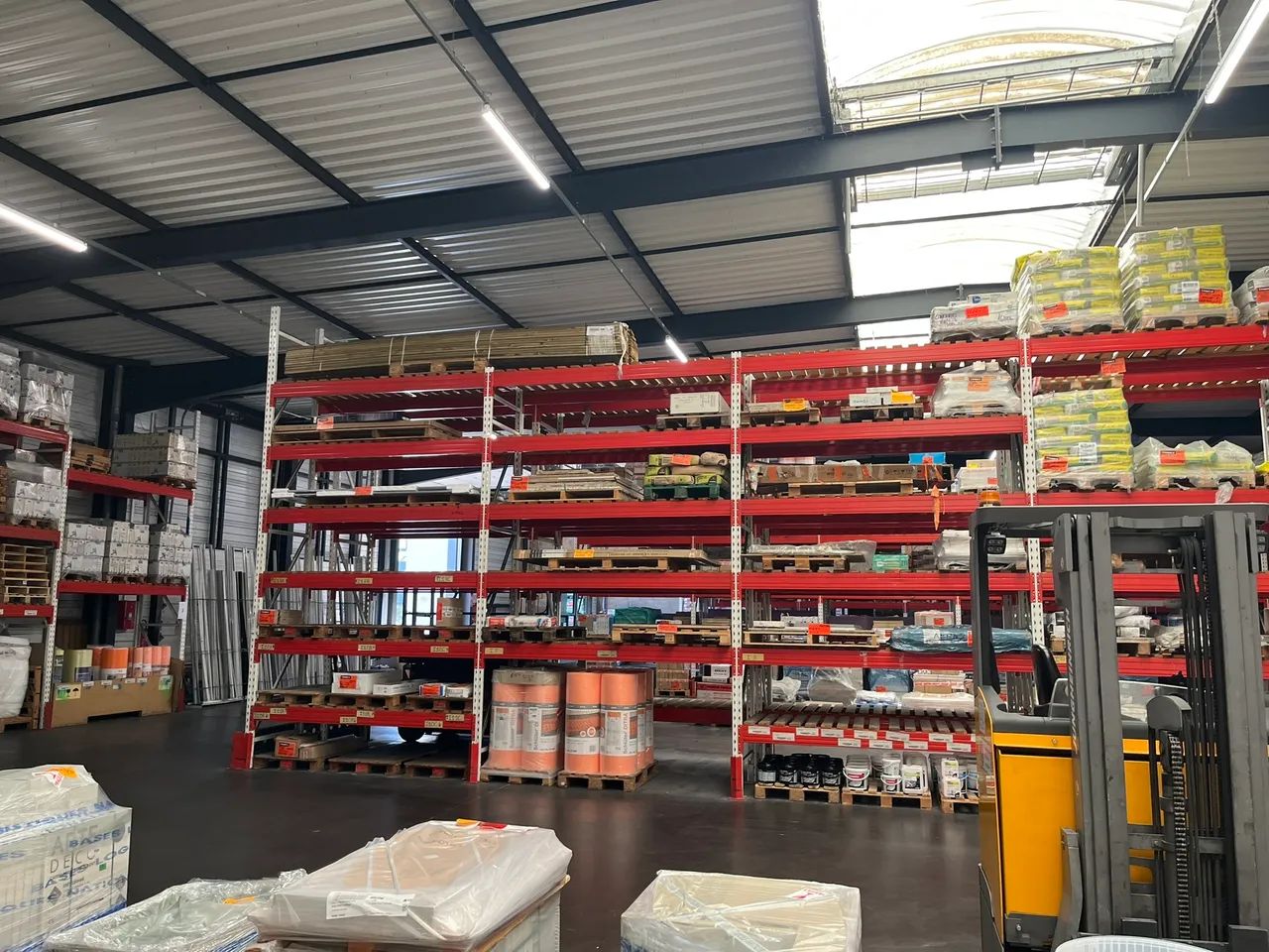logistics - Light Industrial Premises / Offices For Rent - gallery - 2