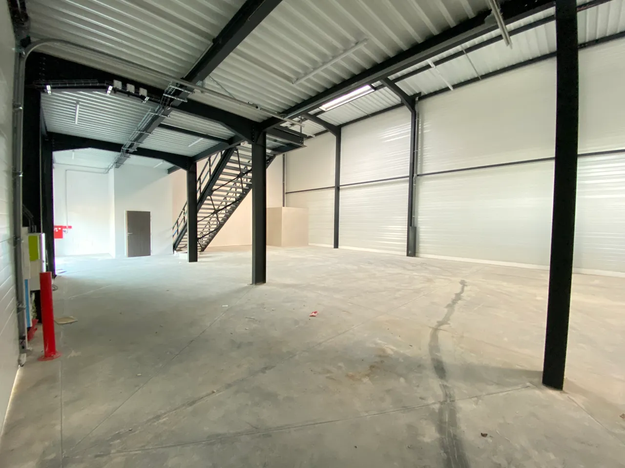 logistics - Light Industrial Premises / Offices For Rent - gallery - 5