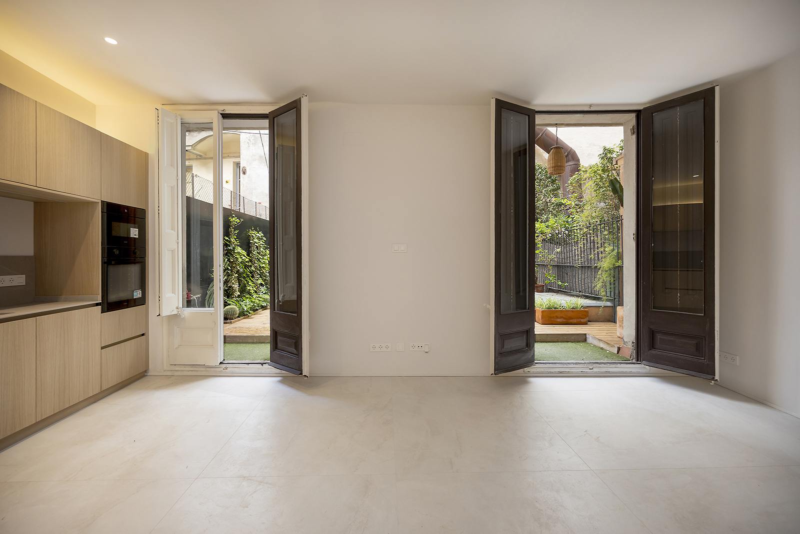 living - 92m² apartment with 62m² terrace for sale in Gótico - gallery thumbnail - 1