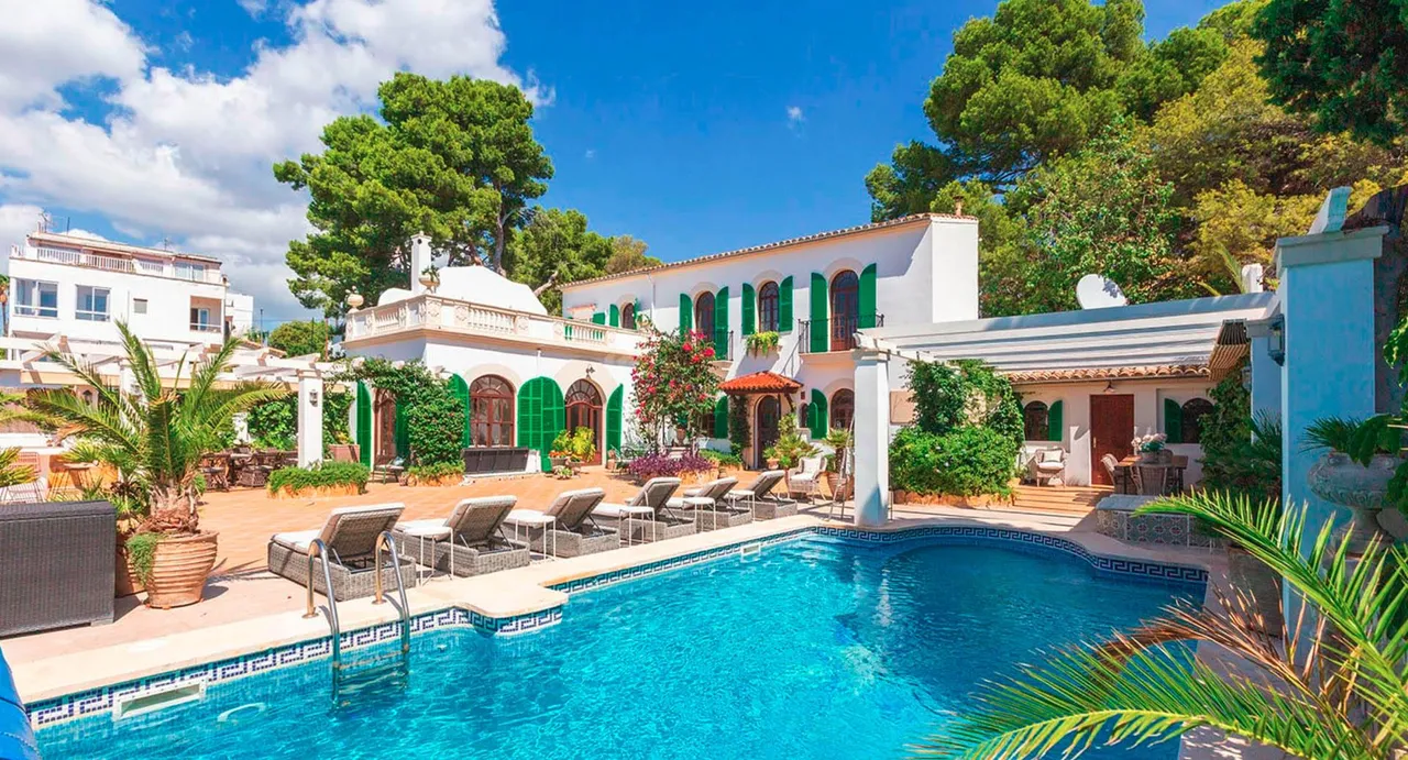 living - 376m² house / villa for rent in Palma de Mallorca - gallery - 2