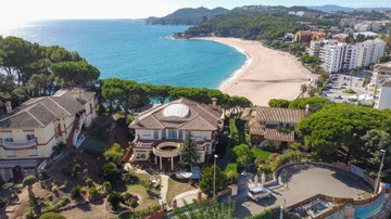 living - Villa de 1.100 m² en venta en Lloret de Mar / Tossa de Mar - featured