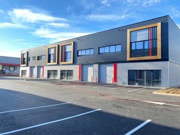 logistics - Activités / Bureaux À Louer - featured