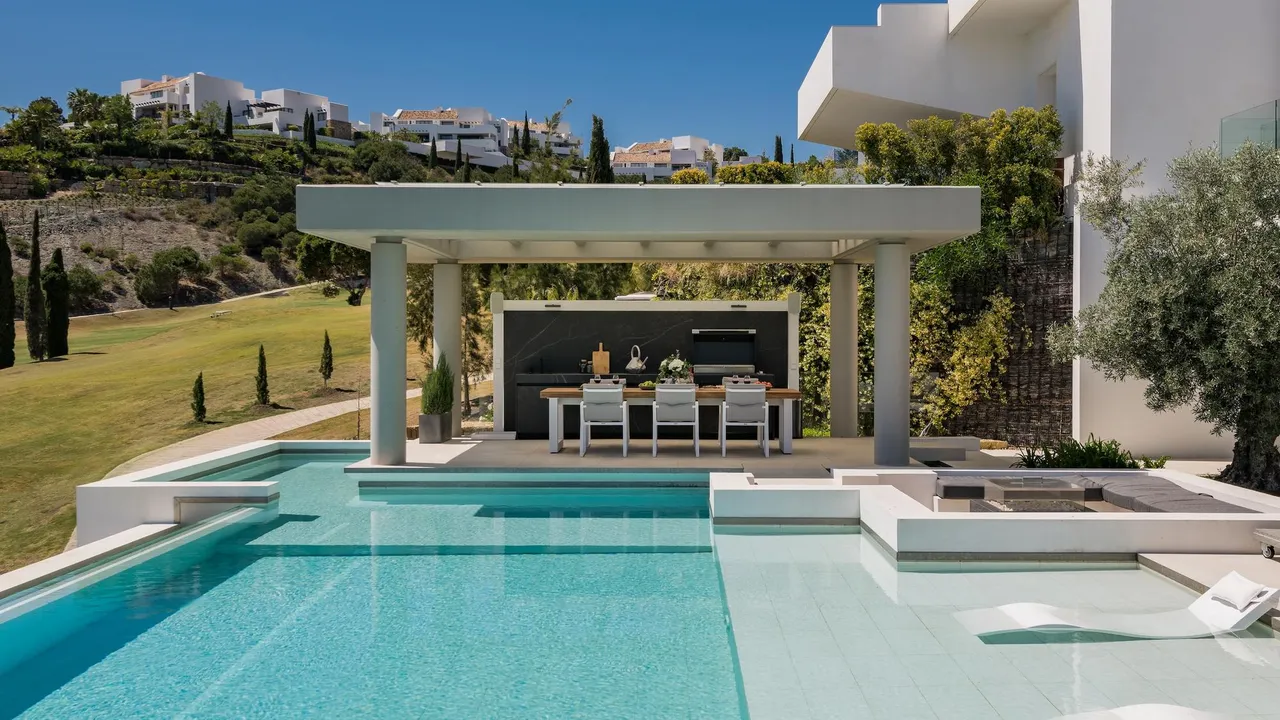 living - 925m² house / villa with 220m² terrace for sale in New Golden Mile - gallery - 4