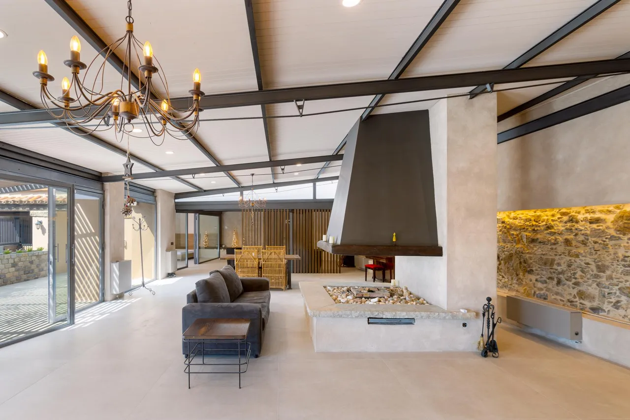 living - 713m² house / villa for sale in Sant Pol de Mar, Barcelona - gallery - 8