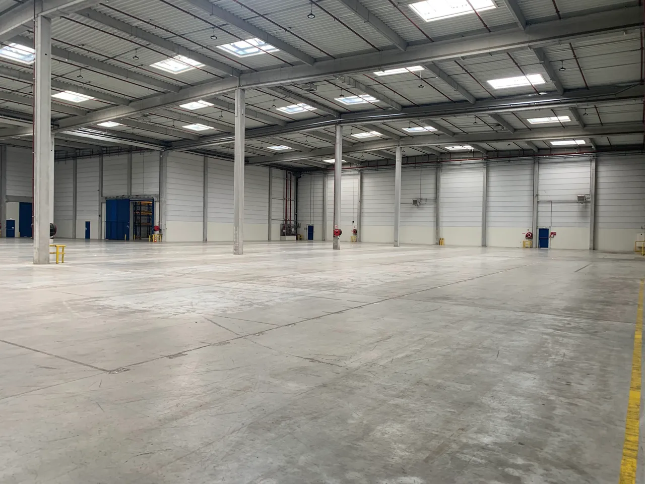 logistics - Logistics Warehouse For Rent - gallery - 2