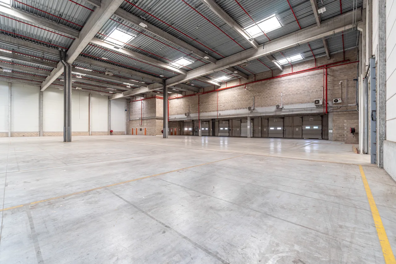logistics - Logistics Warehouse For Rent - gallery - 3
