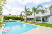 living - 216m² house / villa for sale in La Eliana, Valencia - gallery thumbnail - 1