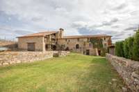 living - Casa rural de 1,540m² en venta en La Garrotxa, Girona - gallery thumbnail - 2
