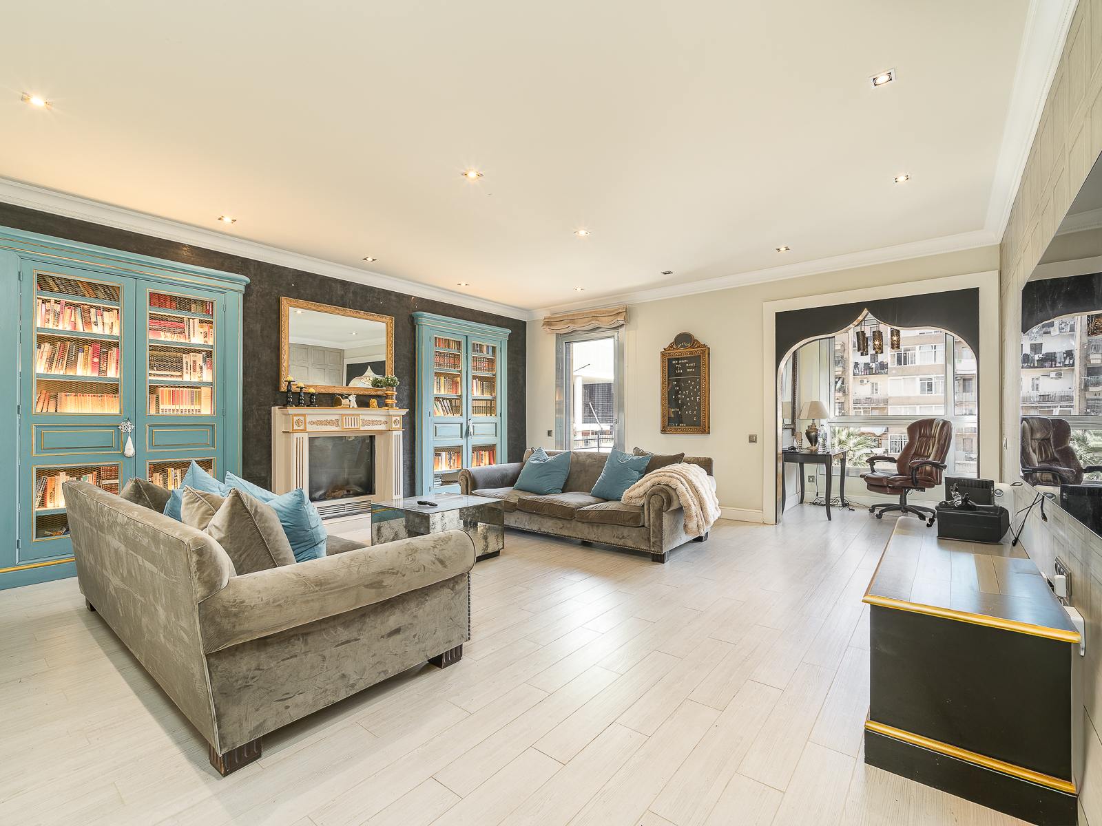 living - 195m² apartment for sale in Eixample Left, Barcelona - gallery thumbnail - 1