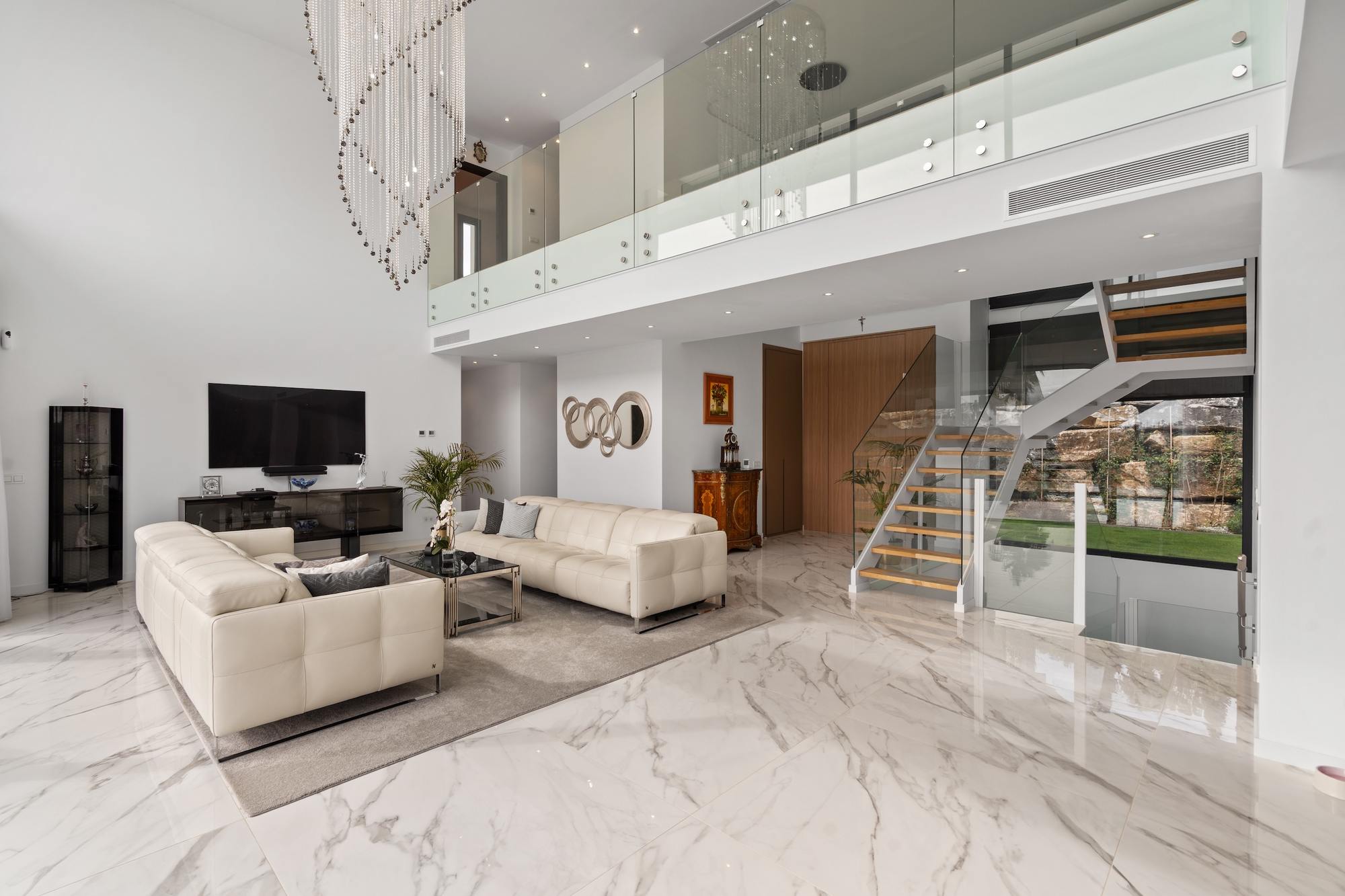 living - 980m² house / villa with 500m² garden for sale in Paraiso - gallery thumbnail - 6