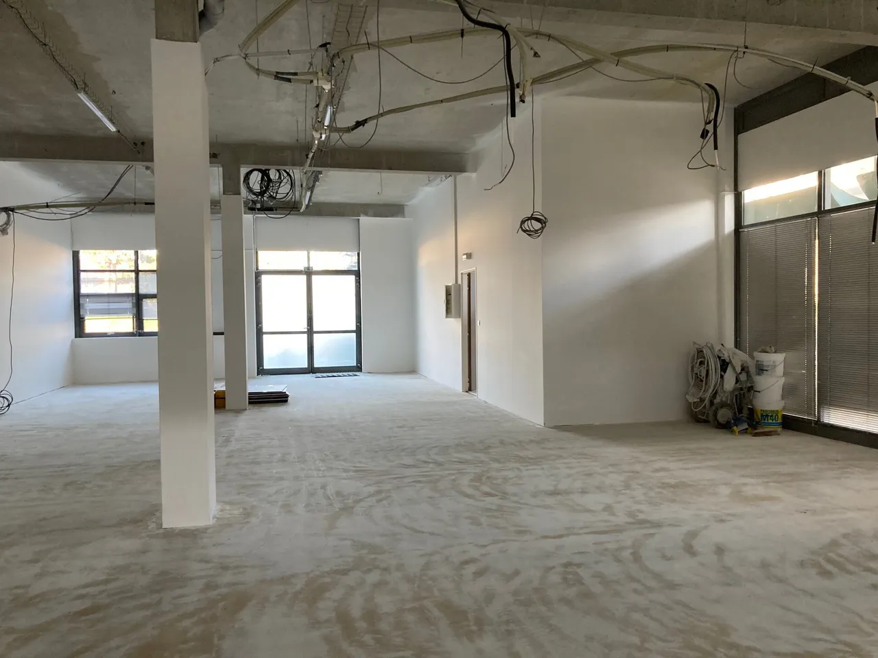 logistics - Mixed Light Industrial Premises / Offices For Rent - gallery - 4