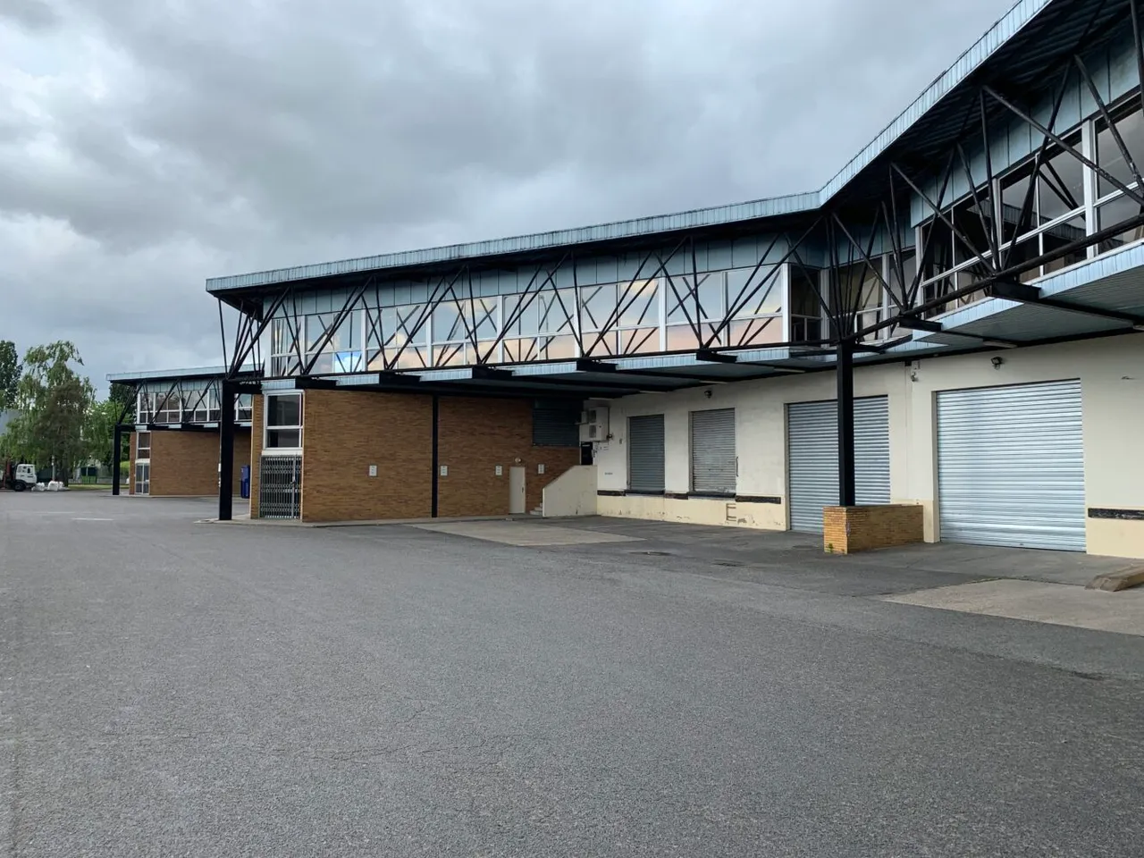 logistics - Light Industrial Premises / Offices For Rent - gallery - 2