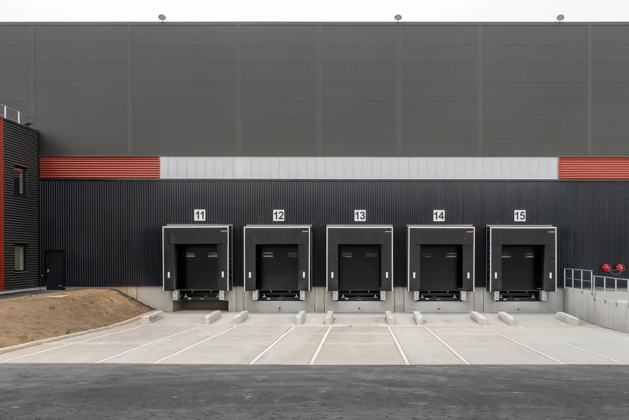 logistics - Logistics Warehouse For Rent - gallery - 3
