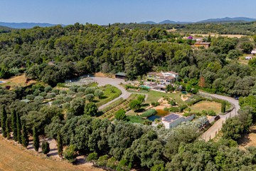 living - Casa rural de 657m² en venta en Baix Empordà, Girona - featured