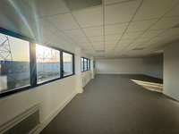 logistics - Activités / Bureaux À Louer - gallery thumbnail - 9