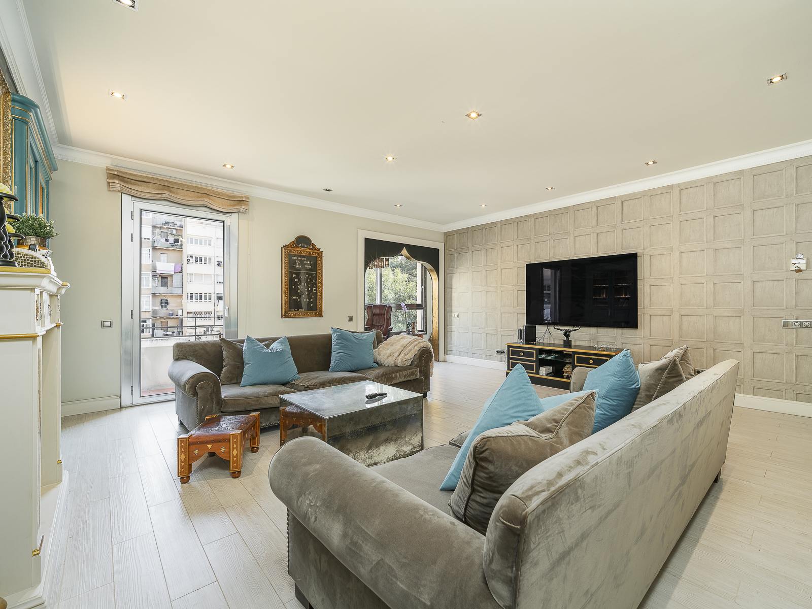 living - 195m² apartment for sale in Eixample Left, Barcelona - gallery thumbnail - 3