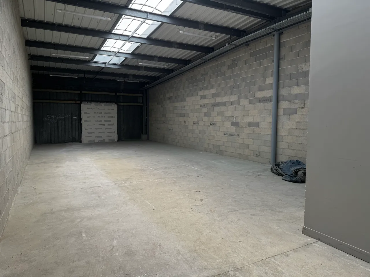 logistics - Light Industrial Premises / Offices For Rent - gallery - 2