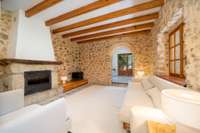 living - Casa rural de 139m² con 2,159m² de jardín en alquiler en Mancor de la Vall - gallery thumbnail - 6