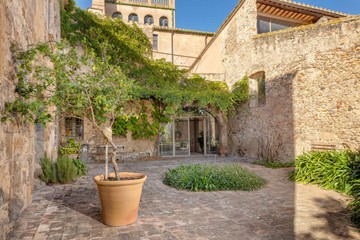 living - 1,011m² country house for sale in Alt Empordà, Girona - featured