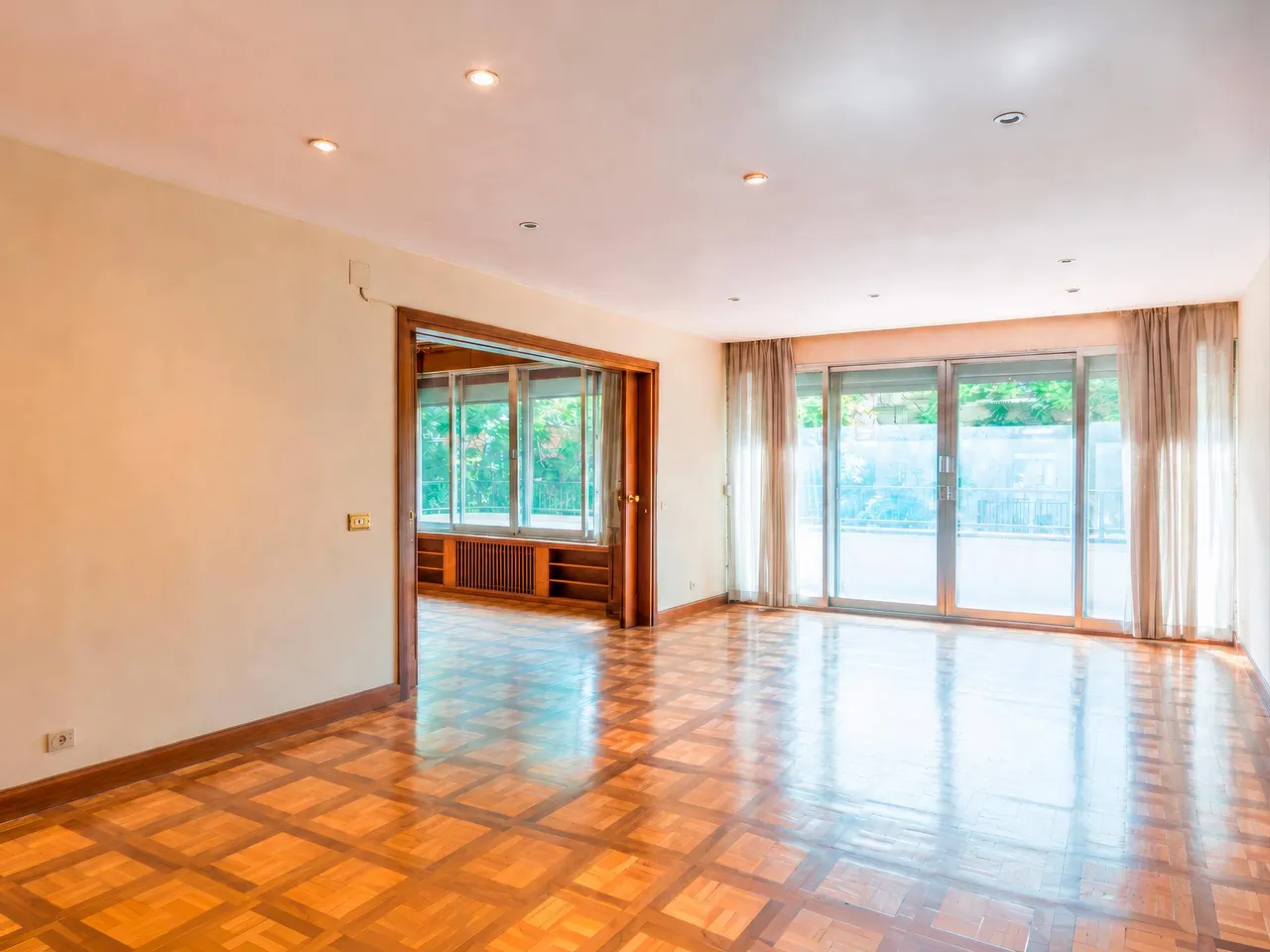 living - Piso de 235m² con 15m² terraza en venta en Almagro, Madrid - gallery - 6