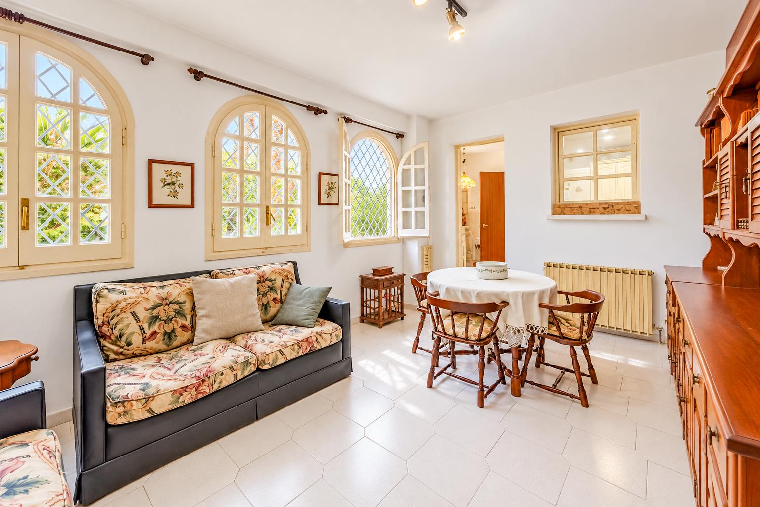 living - 189m² house / villa with 16m² terrace for sale in Vallpineda - gallery thumbnail - 8