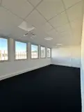 logistics - Activités / Bureaux À Louer - gallery thumbnail - 3