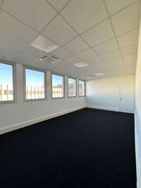 logistics - Activités / Bureaux À Louer - gallery thumbnail - 3