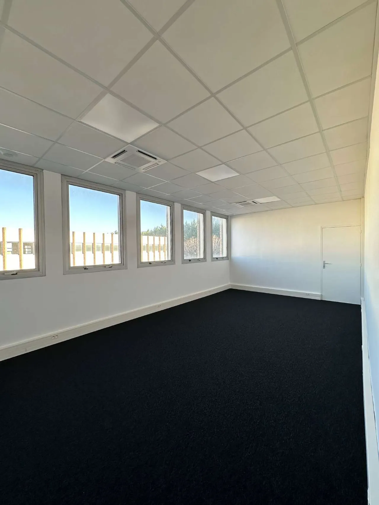 logistics - Light Industrial Premises / Offices For Rent - gallery - 3