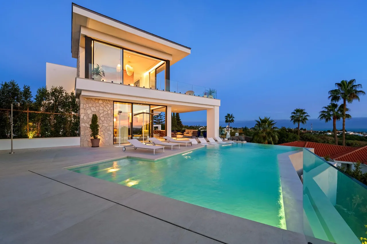 living - Casa / villa de 577m² con 428m² terraza en venta en Quinta - gallery - 3