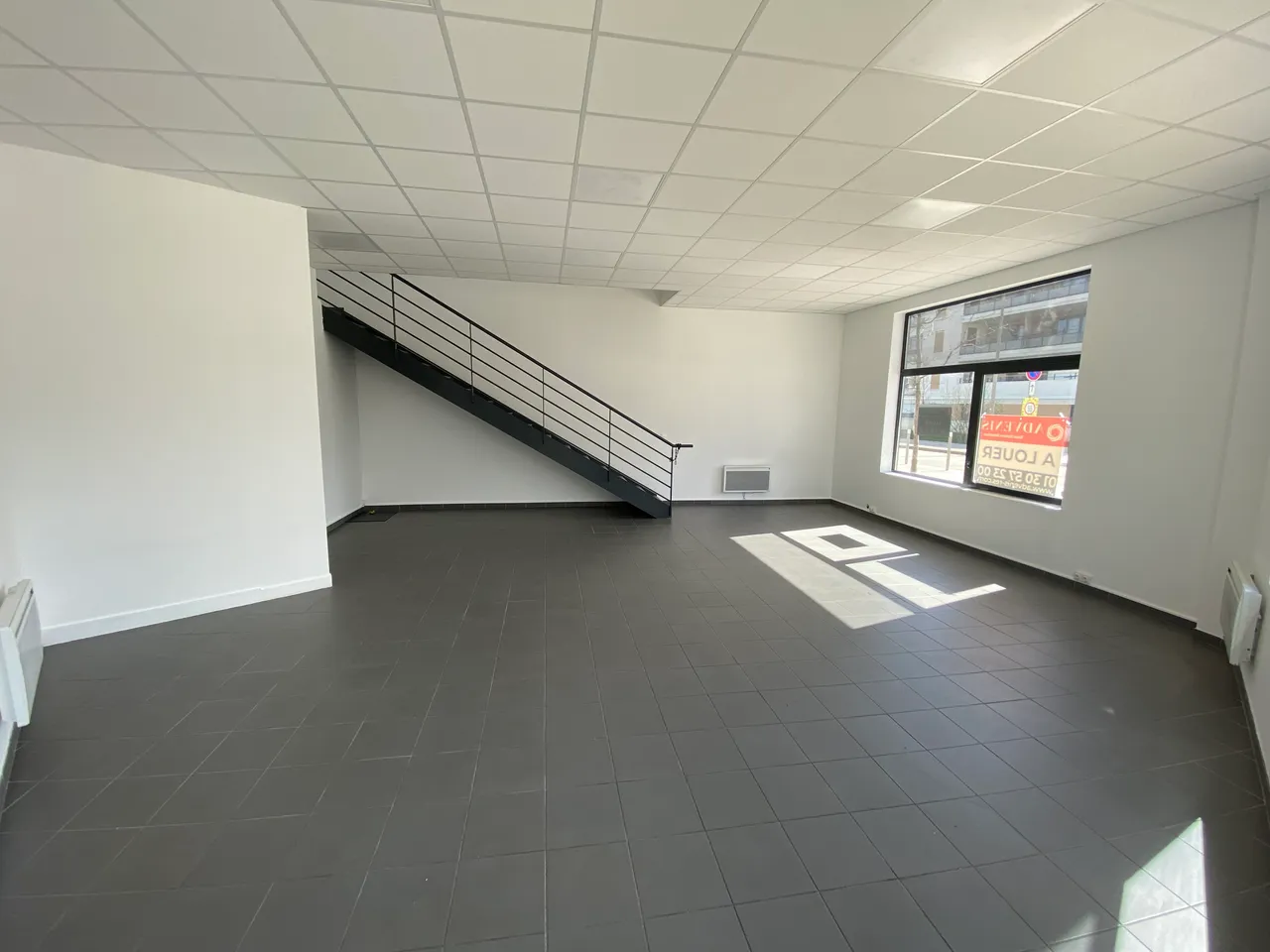 logistics - Light Industrial Premises / Offices For Rent - gallery - 3