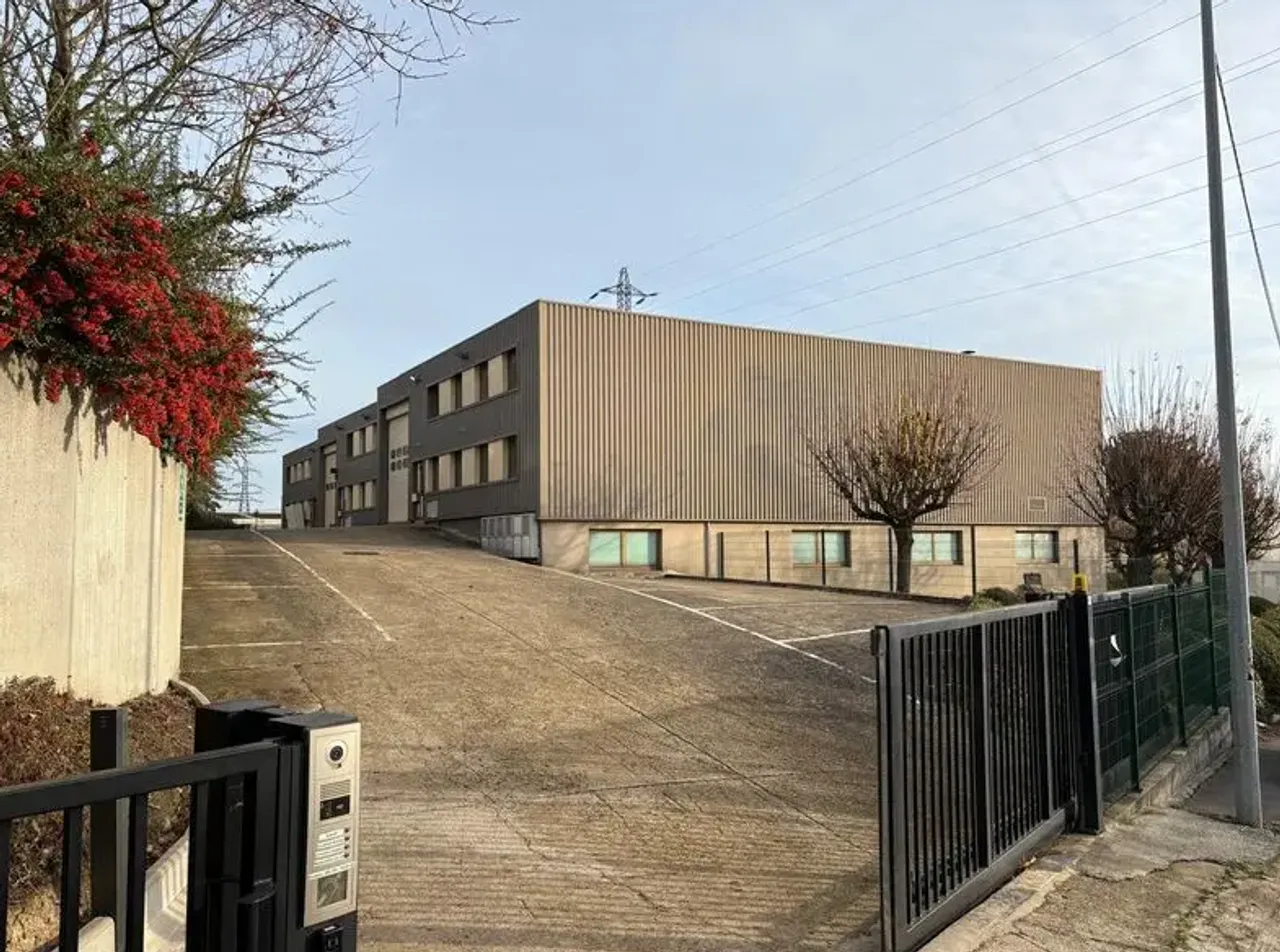 logistics - Light Industrial Premises / Offices For Rent - gallery - 3