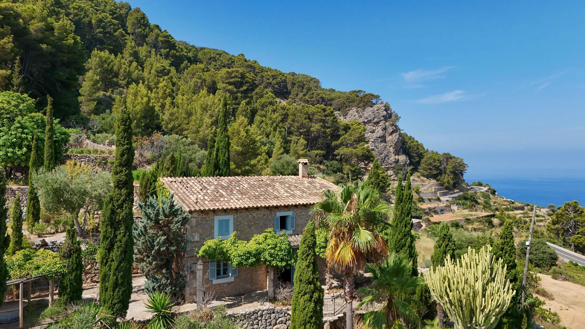 living - Casa rural de 209m² en venta en Banyalbufar, Islas Baleares - gallery thumbnail - 2