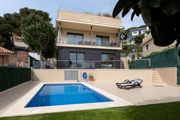 living - Casa / villa de 375m² con 406m² de jardín en venta en Premià de Dalt - featured