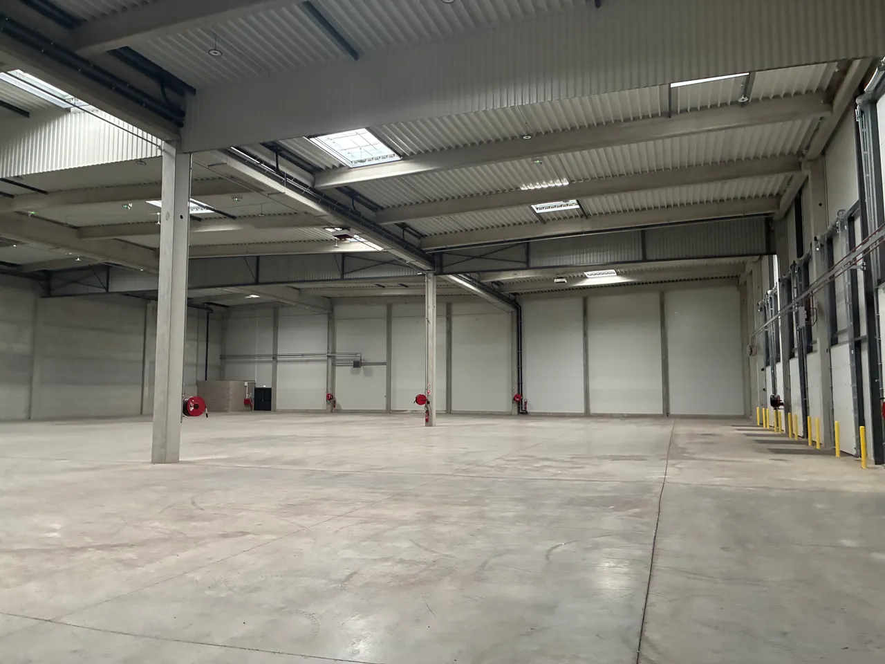 logistics - Warehouse For Rent - For Sale - gallery - 4