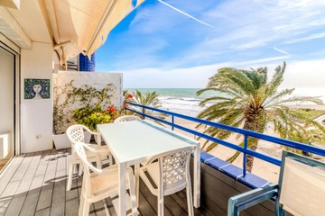 living - 81m² penthouse with 73m² terrace for sale in Sitges Town - featured