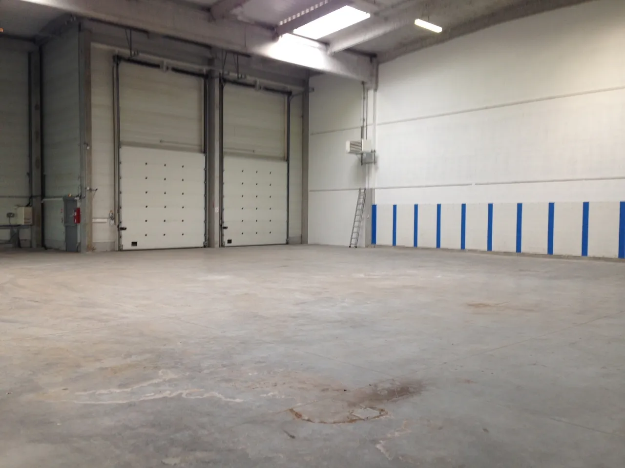 logistics - Light Industrial Premises / Offices For Rent - gallery - 2