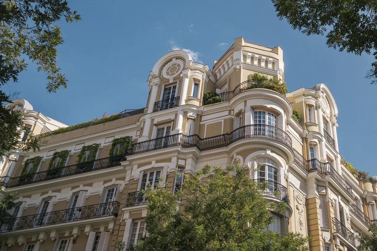 living - Piso de 93m² en venta en Almagro, Madrid - gallery - 7