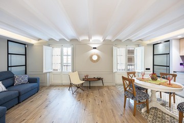 living - Piso de 70m² en venta en Gótico, Barcelona - featured