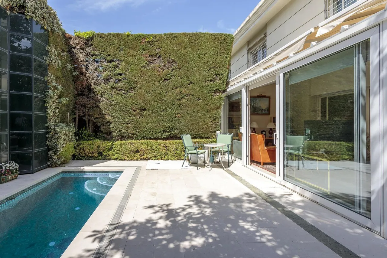 living - Casa / villa de 342m² en venta en Conde de Orgaz y Piovera - gallery - 4