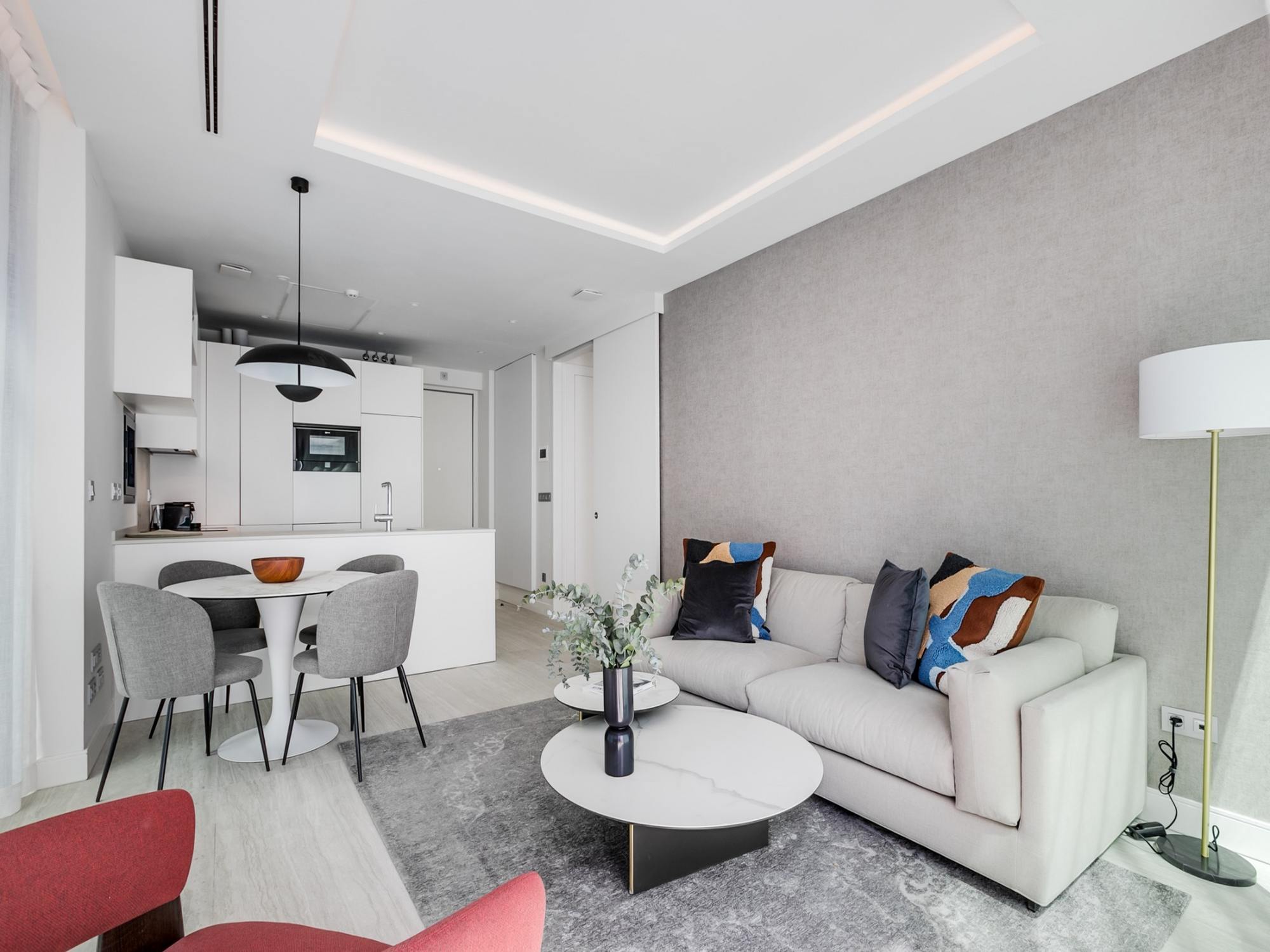 living - 125m² apartment with 15m² terrace for rent in Recoletos - gallery thumbnail - 5