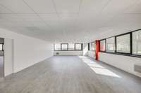 logistics - Activités / Bureaux À Louer - gallery thumbnail - 4