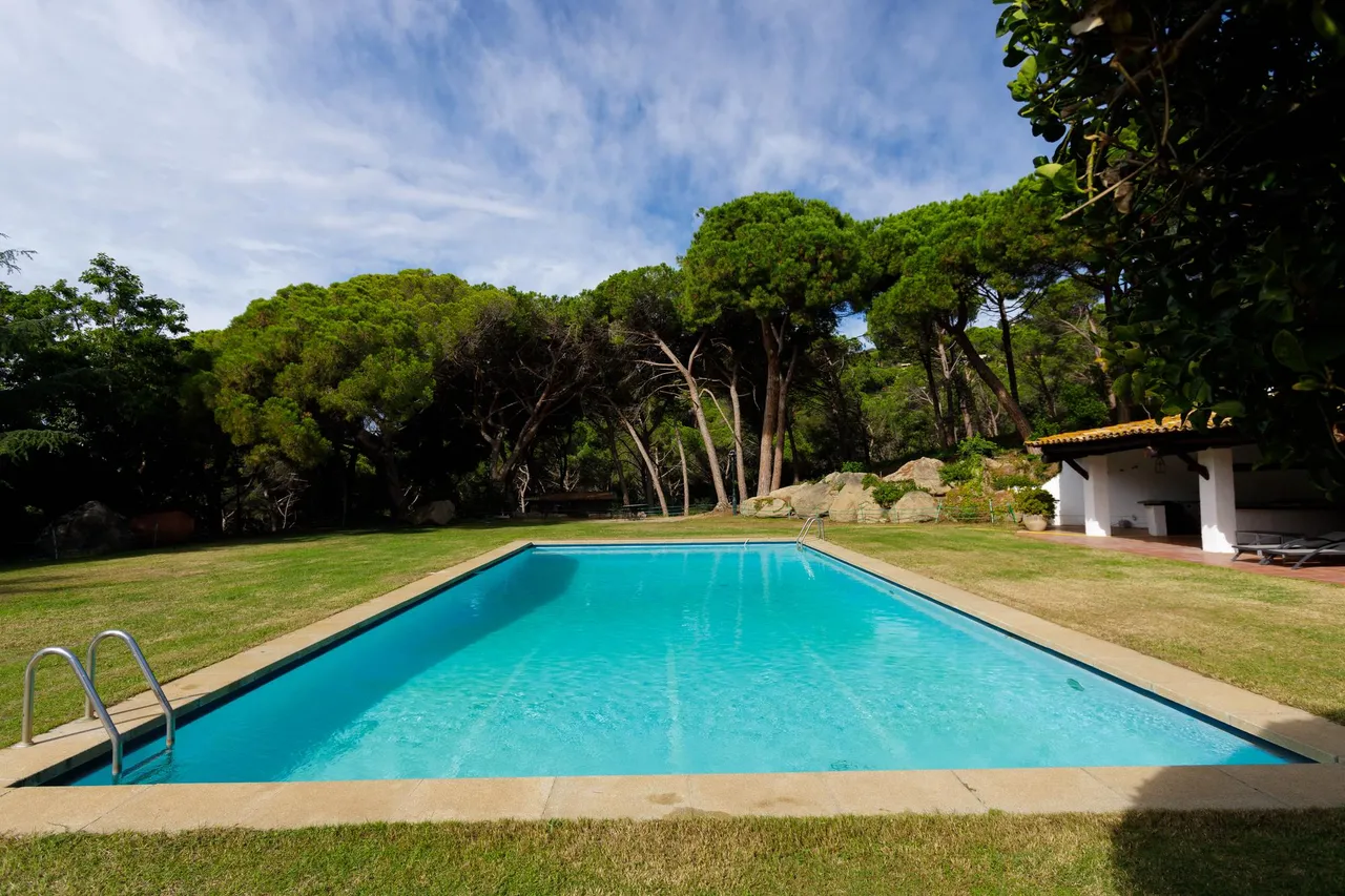 living - 1,037m² masia for sale in Sant Andreu de Llavaneres - gallery - 3
