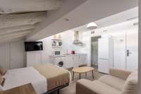 living - Piso de 35m² en alquiler en Sol, Madrid - gallery thumbnail - 2
