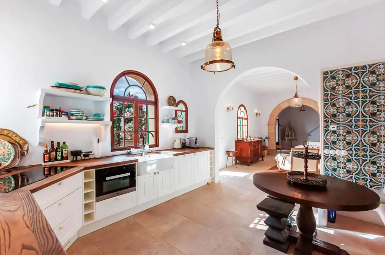 living - Casa / villa de 376m² en alquiler en Palma de Mallorca - gallery - 6