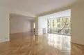 living - Piso de 350m² en alquiler en Almagro, Madrid - gallery thumbnail - 9