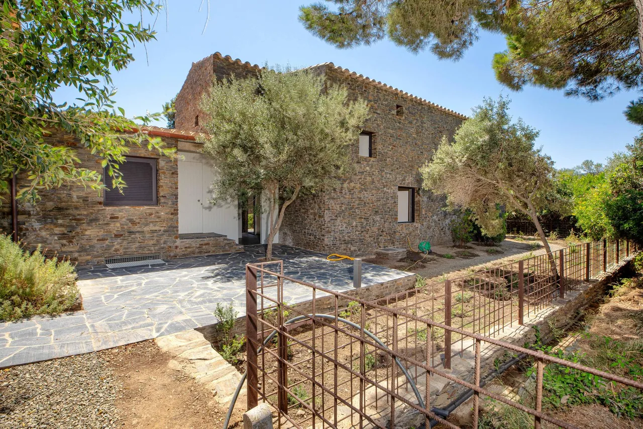 living - Casa / villa de 393m² con 850m² de jardín en venta en Cadaqués - gallery - 4
