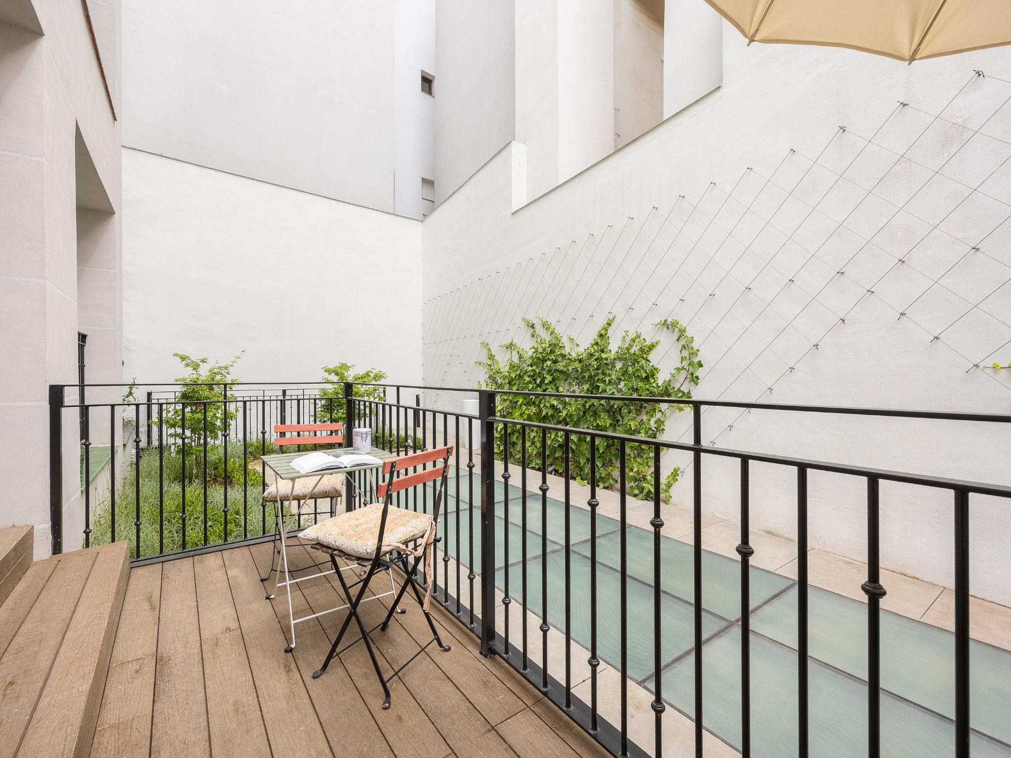 living - Piso de 93m² en alquiler en Embajadores, Madrid - gallery thumbnail - 4